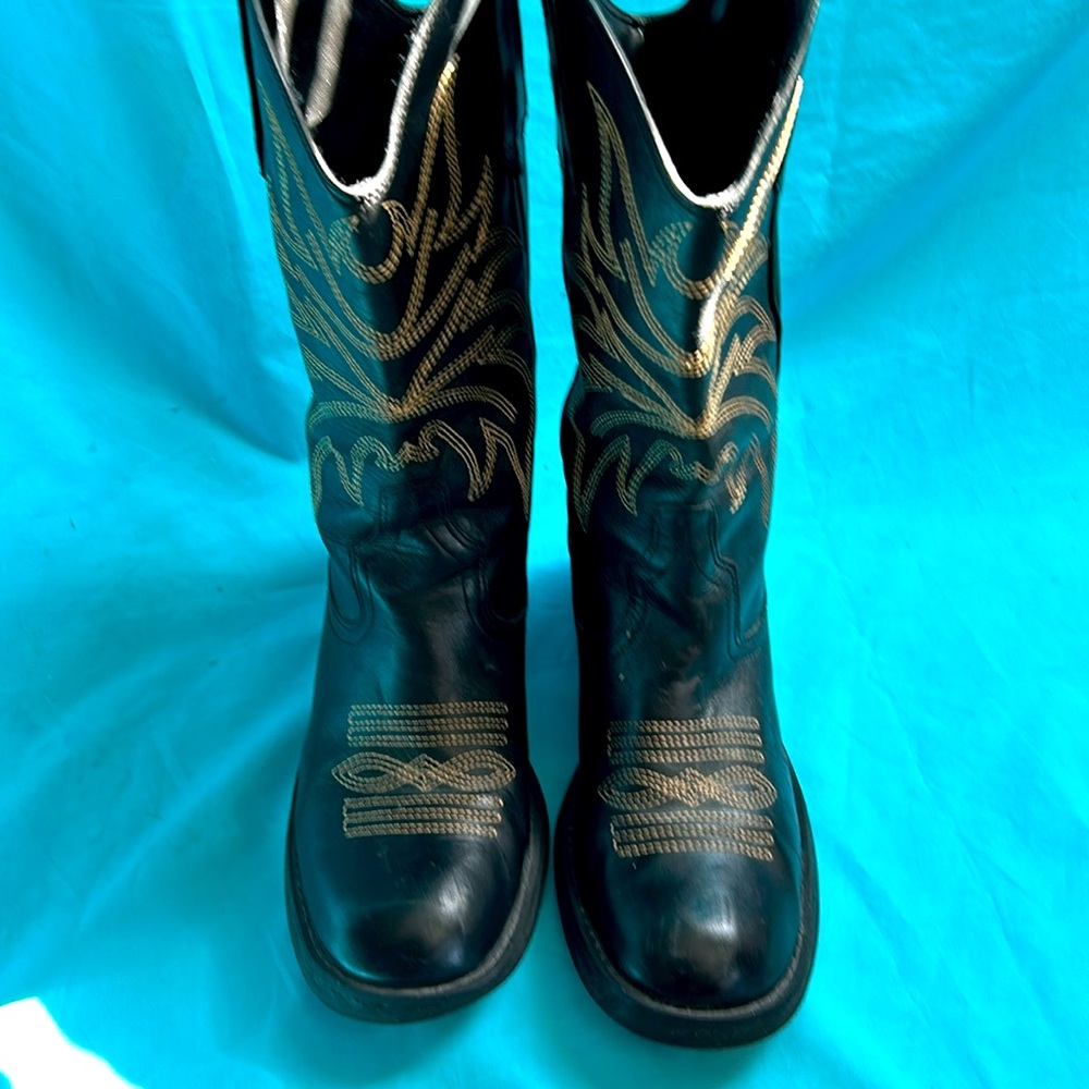 Black size 8 cowboy boots , round toe, tan stitching